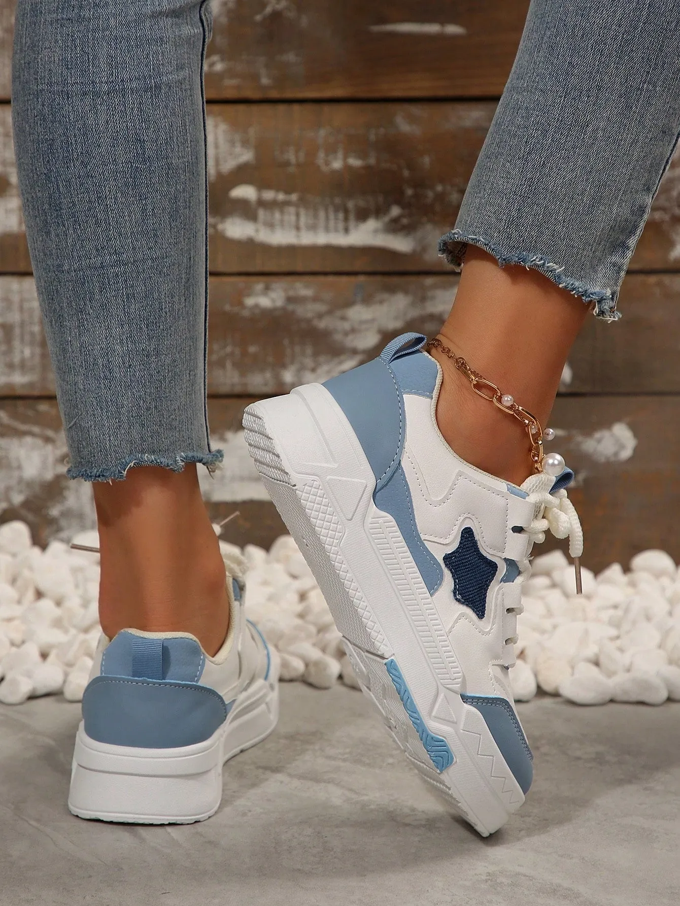 2024 New White Vintage Casual Sneakers Athletic Skateboard Shoes For Women & Students