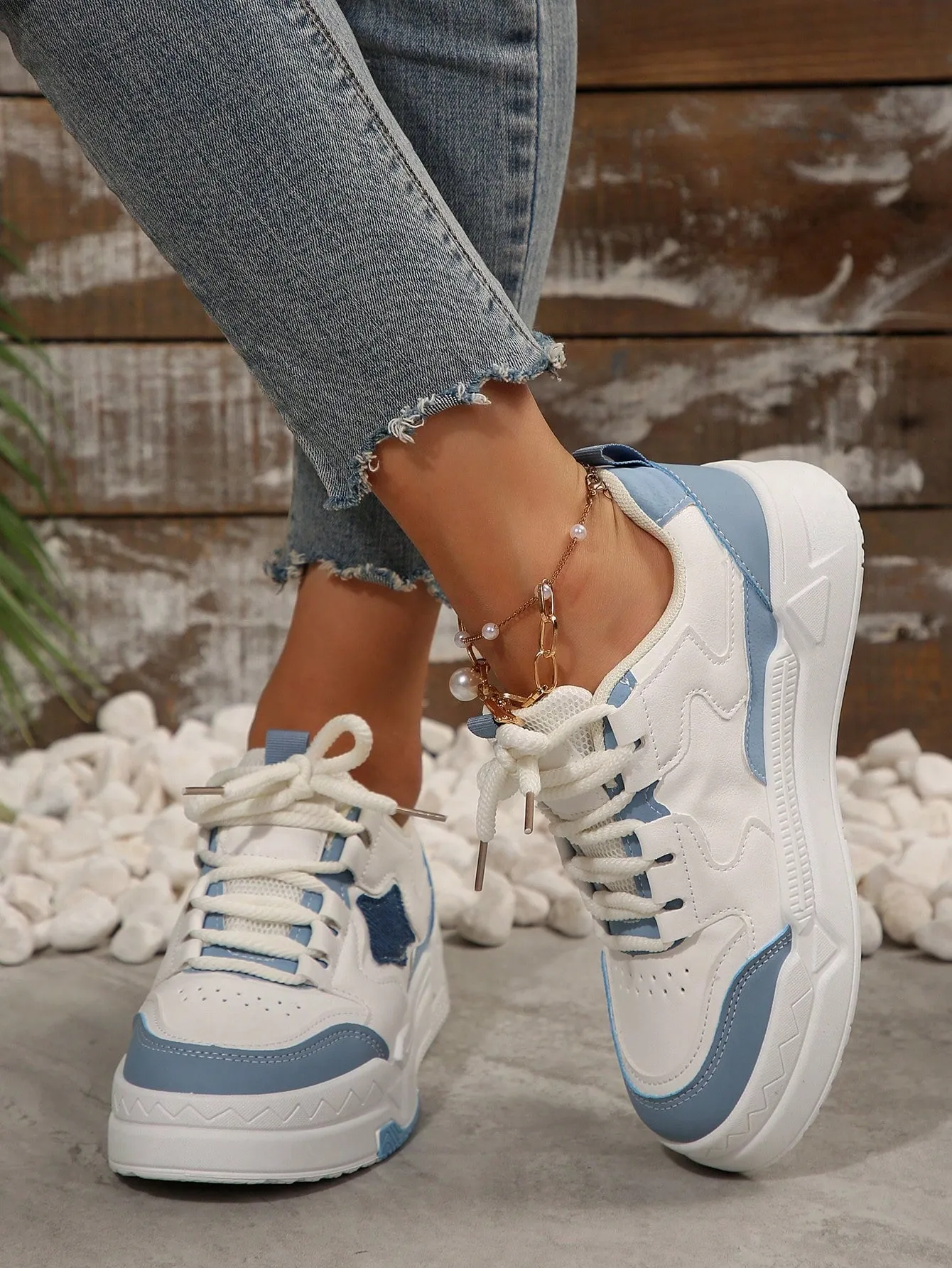 2024 New White Vintage Casual Sneakers Athletic Skateboard Shoes For Women & Students