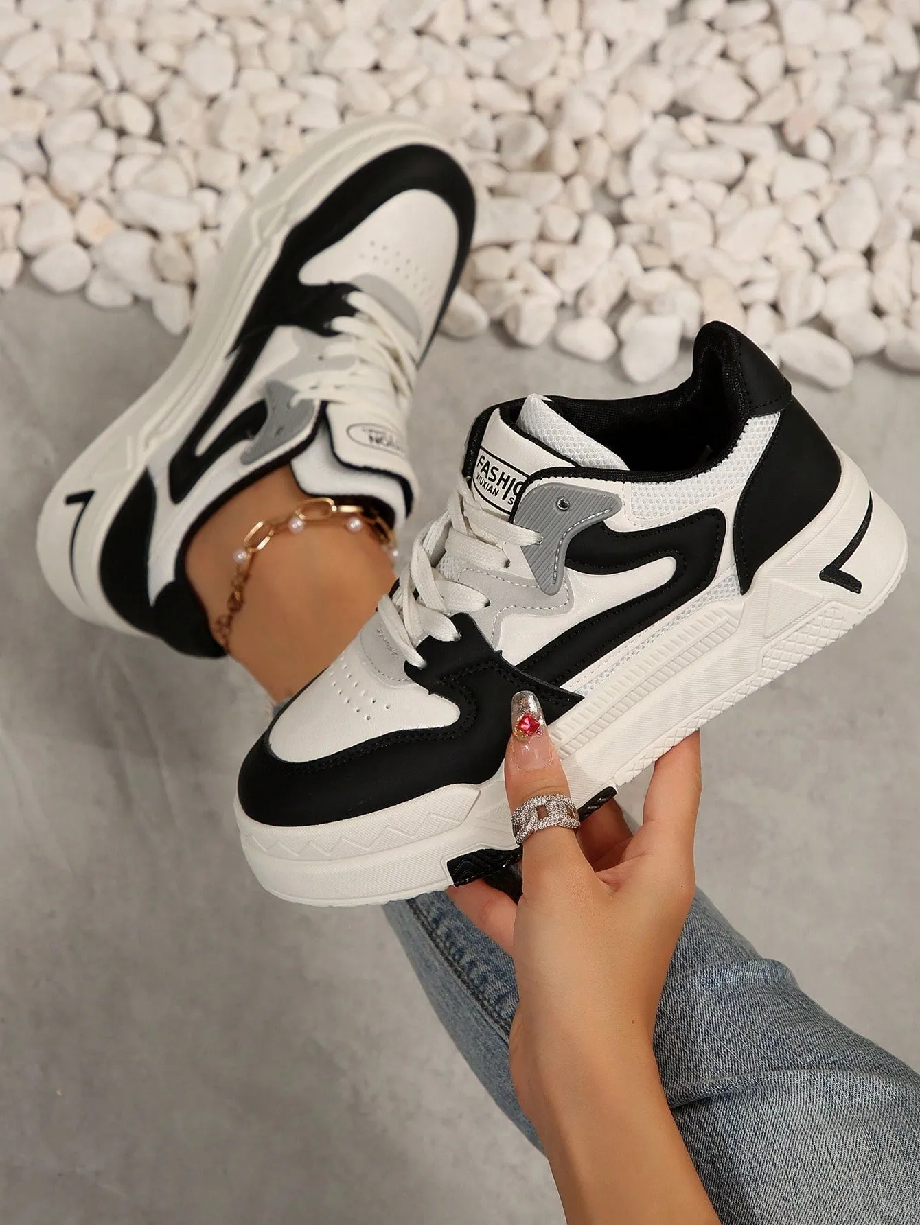2024 New White Vintage Casual Sneakers Athletic Skateboard Shoes For Women & Students