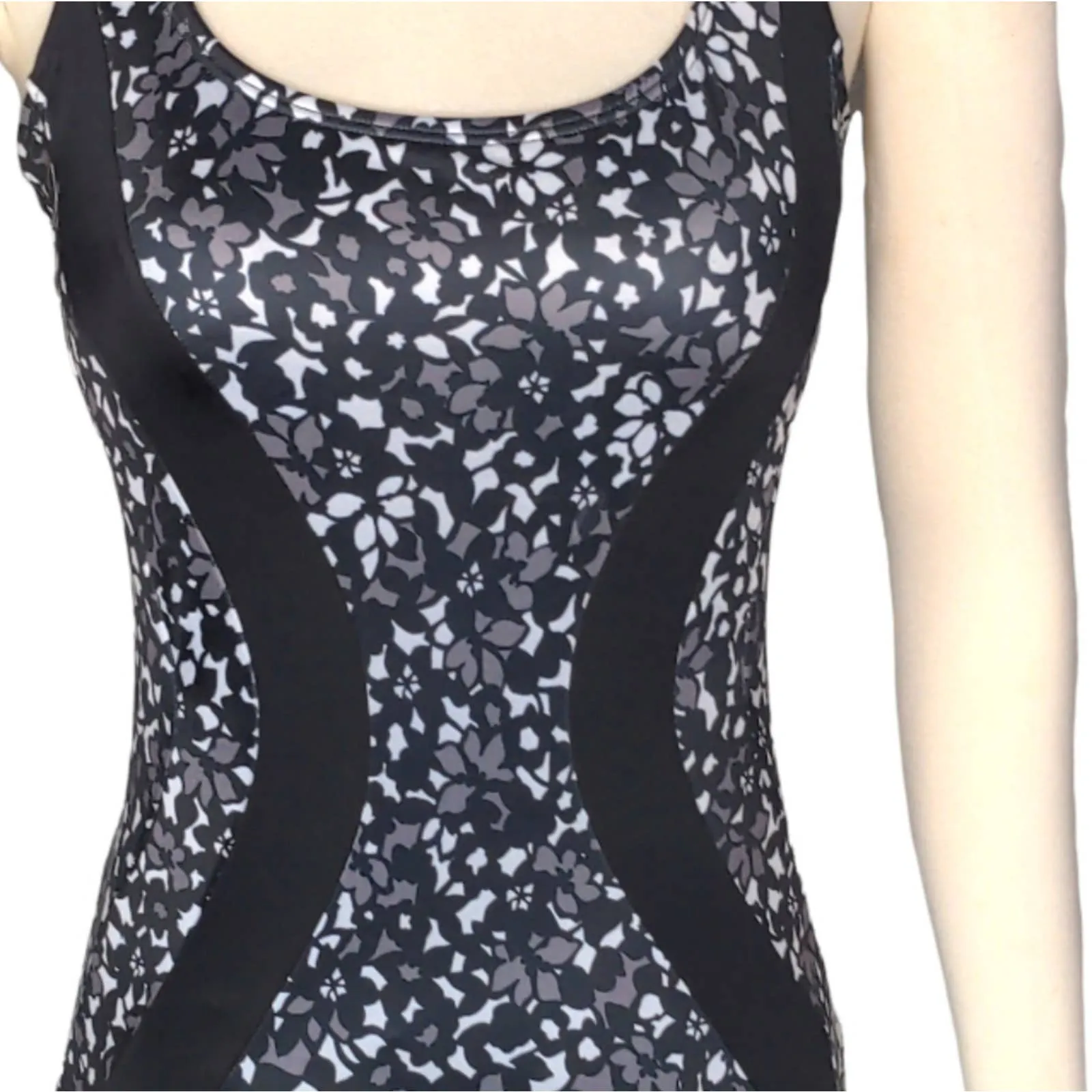 LANDS END Black Gray Slimming Scoop Neck One Piece Swimsuit 6