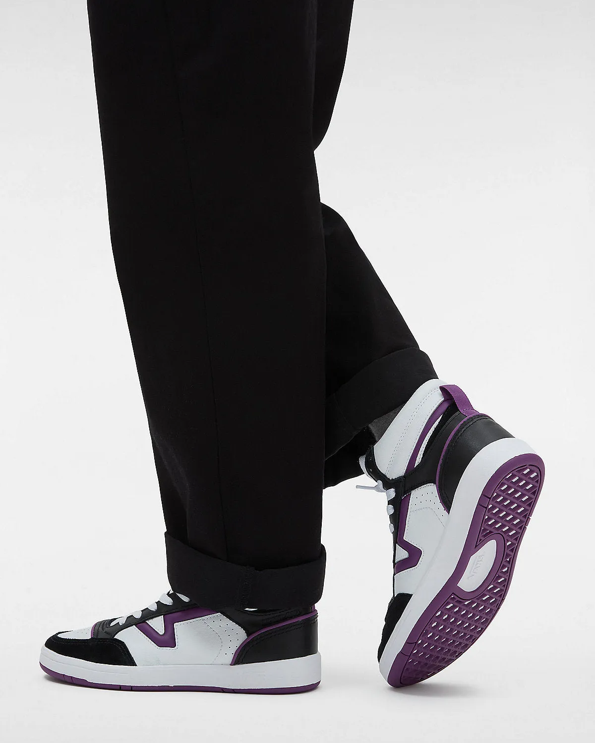 VANS Unisex Low Mid ComfyCush JMP Trainers - Black / White / Purple